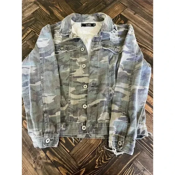Lucky & Blessed Distressed Camo Jacket Women Medium Transitional Boho Fringe - Picture 7 of 16